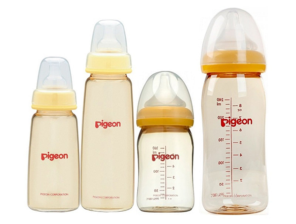 Bình sữa cổ hẹp chất liệu PP của Pigeon được nhiều mẹ tin dùng