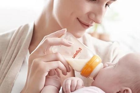 Bình sữa tốt nhất cho trẻ sơ sinh mẹ nên lựa chọn