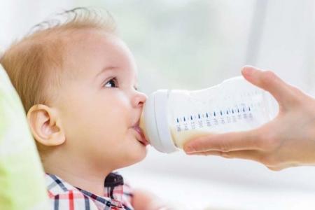 Bé Ăn Dặm Không Chịu Uống Sữa | Ba Mẹ Phải Làm Sao?